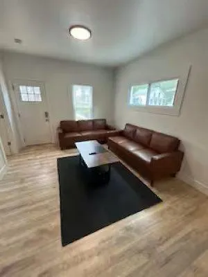 Short Walk To Niagara Falls 6 Bedrooms